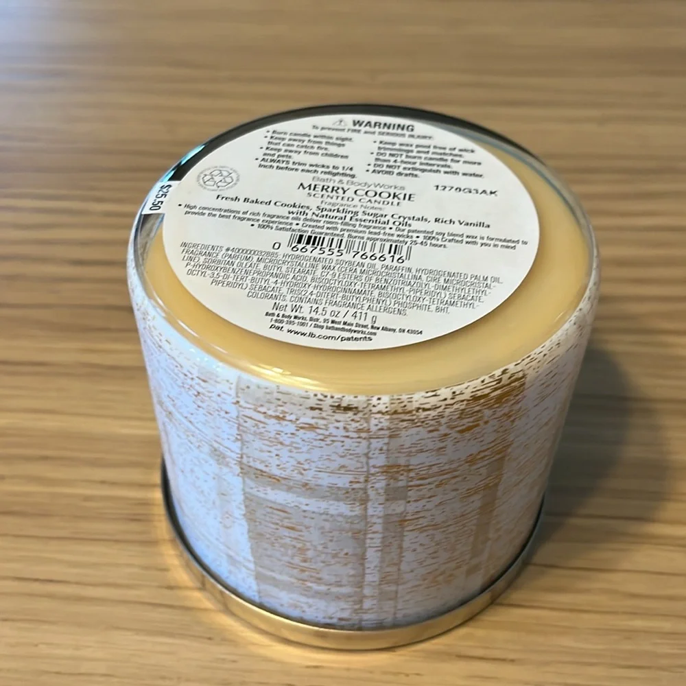 Bath & Body Works 3 Wick Candle. Merry Cookie.